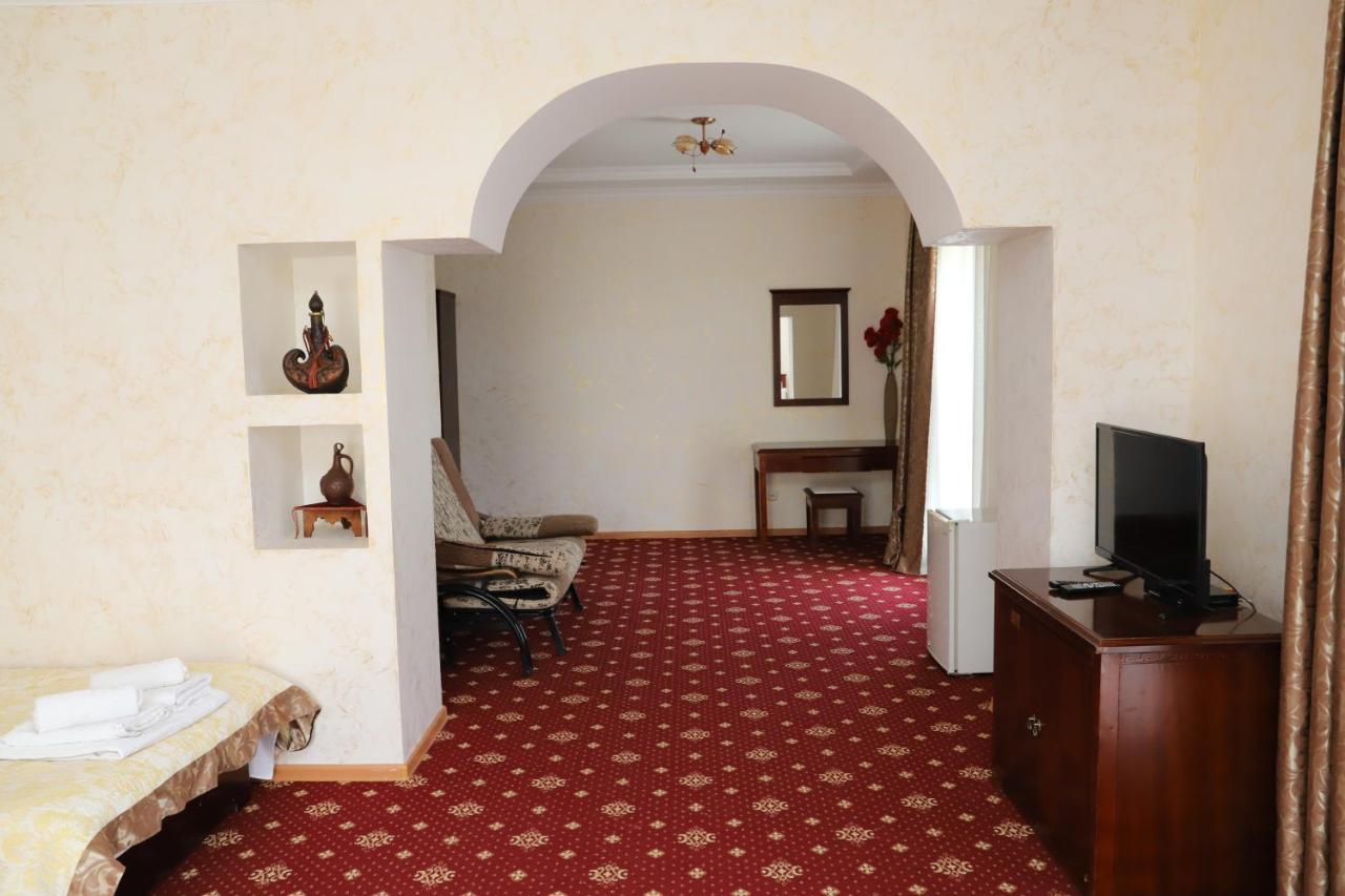Hotel Eurasia Deluxe Hồ Borovoye Ngoại thất bức ảnh