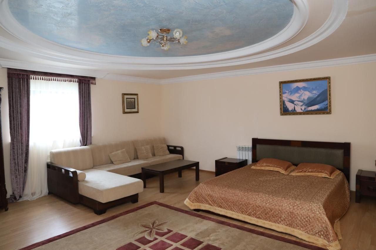 Hotel Eurasia Deluxe Hồ Borovoye Ngoại thất bức ảnh