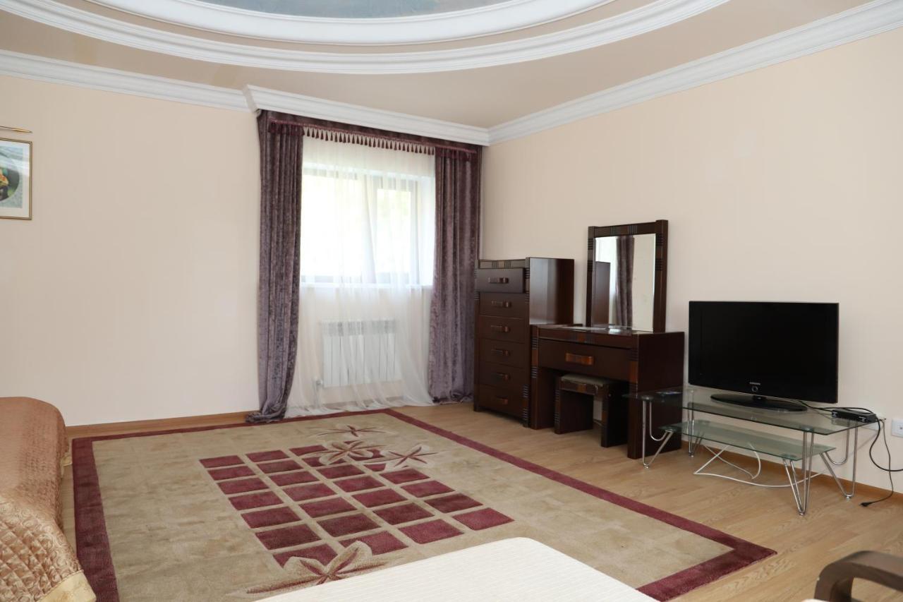 Hotel Eurasia Deluxe Hồ Borovoye Ngoại thất bức ảnh